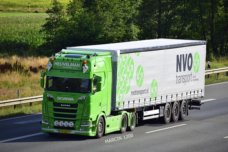_DSC8042 HEUVELMAN-crop-SCANIA S V8.JPG