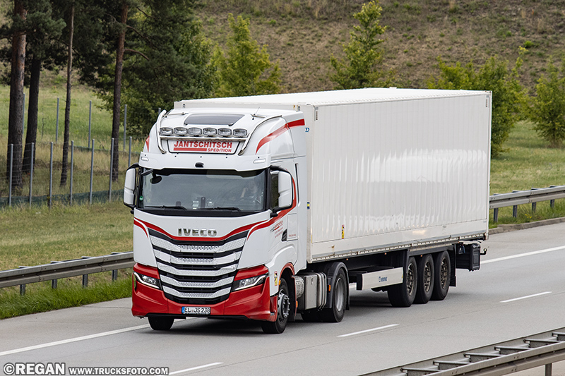 Iveco S-Way - Jantschitsch Spedition.jpg