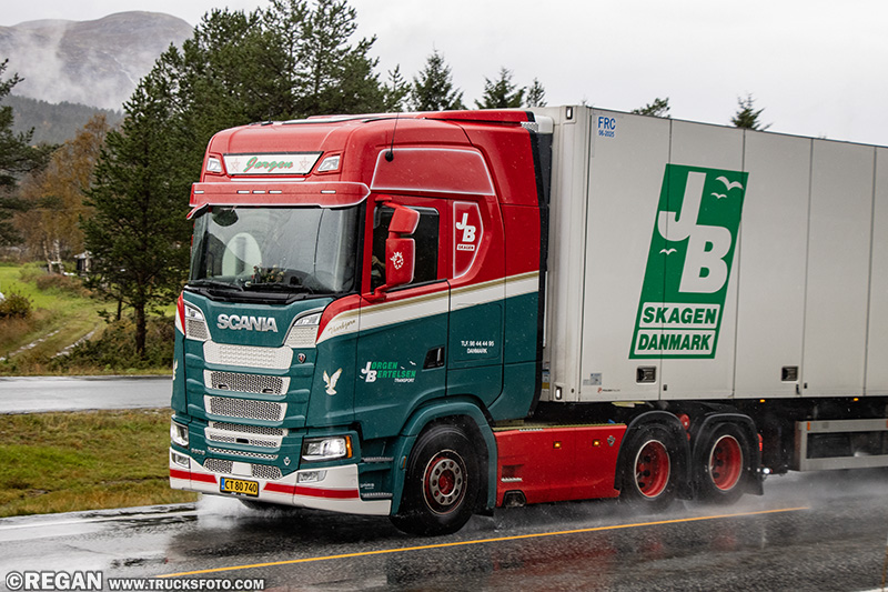 Scania R660 V8 Jorgen Bertelsen.jpg