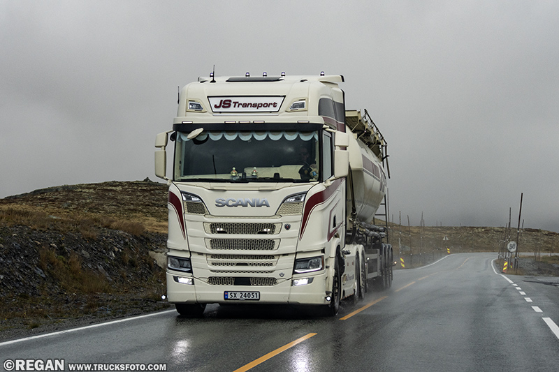 Scania R V8 - JS Transport.jpg