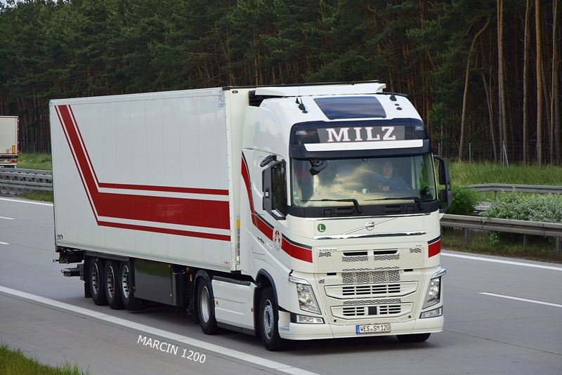 _DSC9239-crop-VOLVO FH4-MILZ.JPG