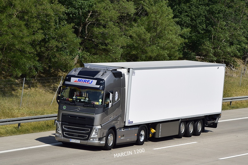 _DSC9617-crop-MIREJ-VOLVO FH4.JPG