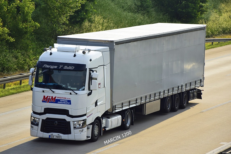 _DSC9883-crop-MJM-RENAULT RANGE-T.JPG