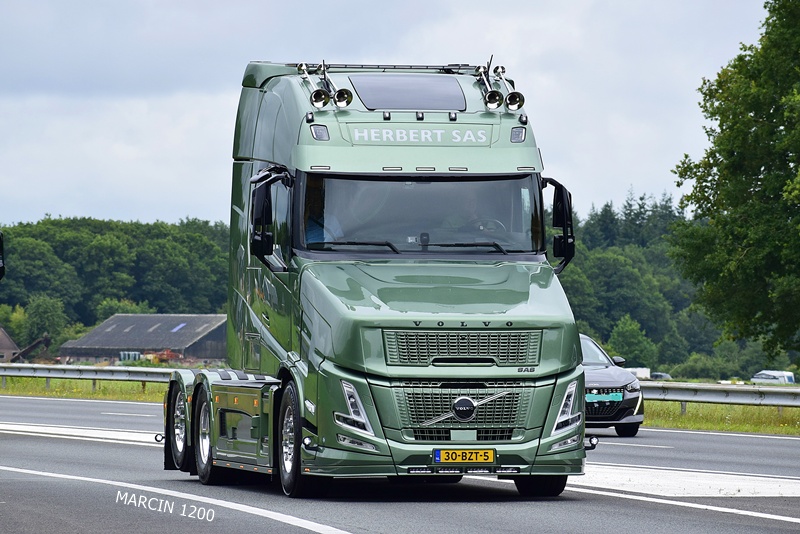 _DSC0118 HERBERT SAS-crop-VLASTUIN-VOLVO VT AERO 780.JPG