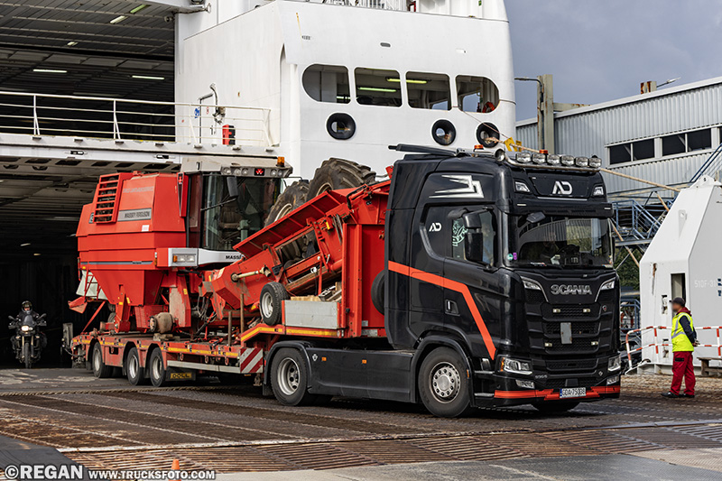 Scania 530S V8  - Auto-Diesel.jpg