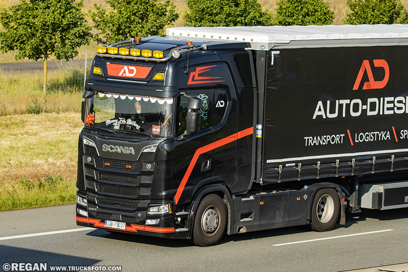 Scania 530S V8 Auto-Diesel.jpg