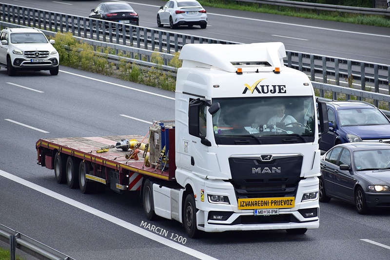 _DSC7816 MUJE-crop.JPG