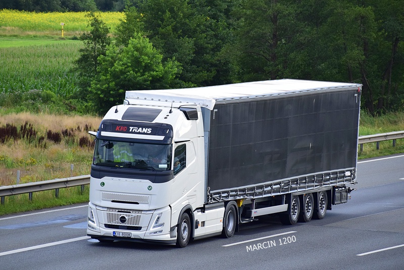 _DSC8214 KIO TRANS-crop-VOLVO FH AERO.JPG