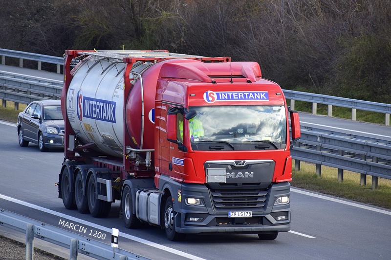 _DSC0557 INTERTANK-crop-MAN TGX II.JPG