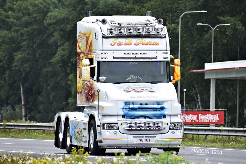 _DSC0621 J & D Pierce-crop-SCANIA T580 V8.JPG