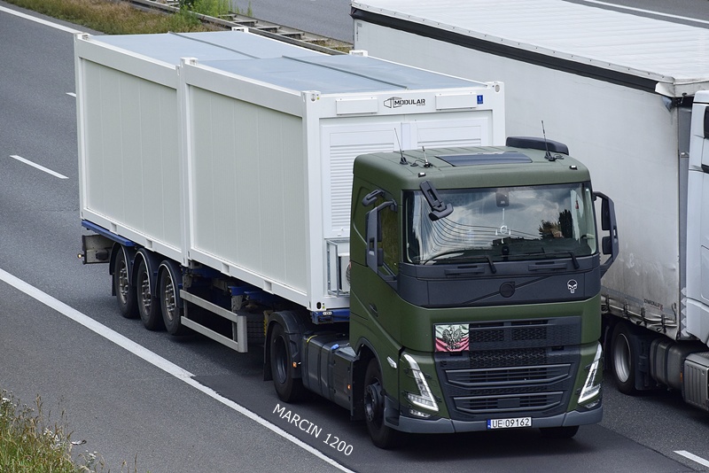 WOJSKO PL (12)-crop-VOLVO FH5.JPG