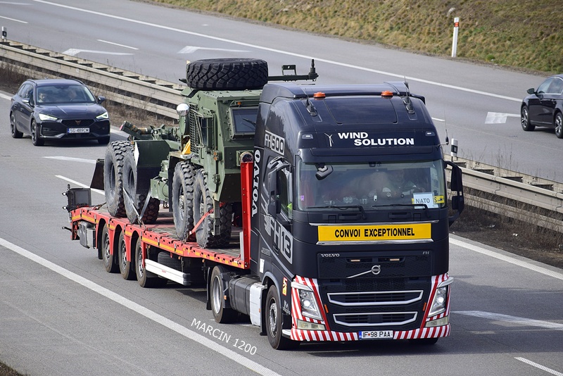 _DSC2749 WIND SOLUTION-crop-VOLVO FH4.JPG