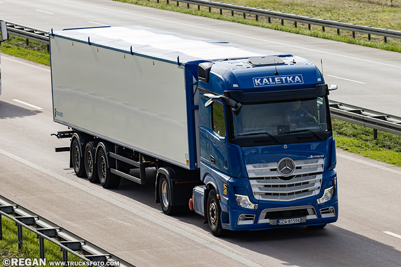 Mercedes-Benz Actros MP4 - Kaletka.jpg