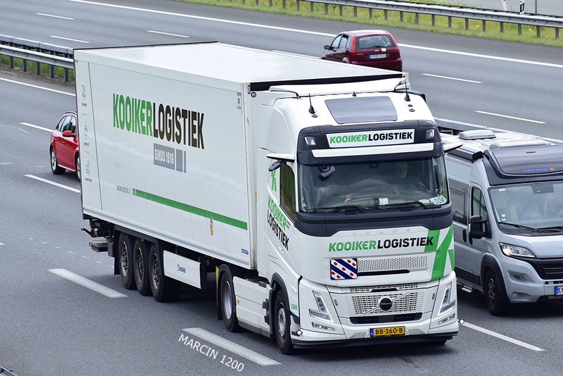 _DSC9076 KOOIKER LOGISTIEK-crop-VOLVO FH AERO.JPG