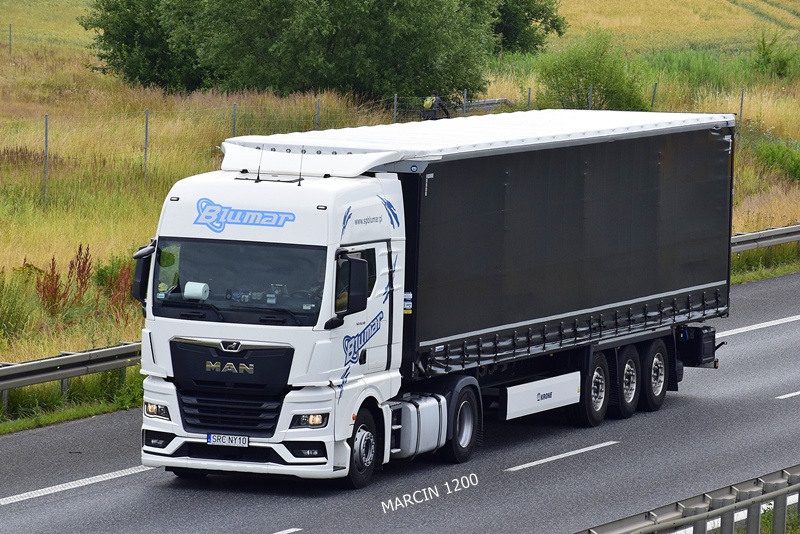 BLUMAR (2)-crop-MAN TGX II.JPG