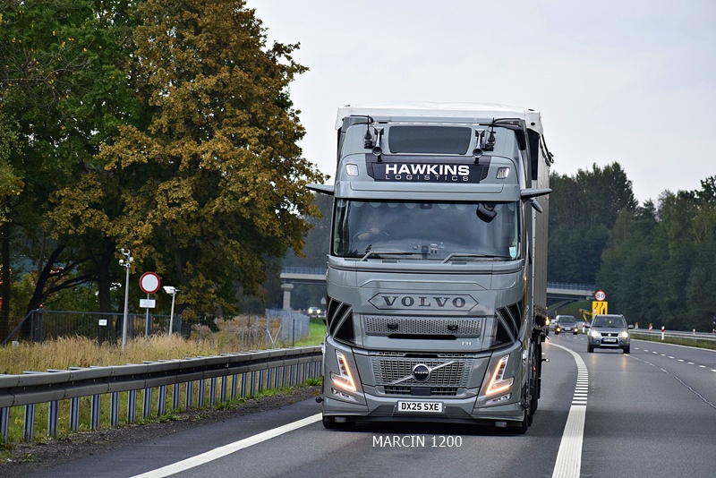 _DSC2793 HAWKINS-crop-VOLVO FH AERO.JPG