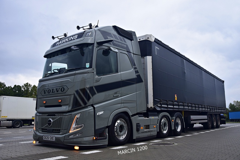 _DSC2797 HAWKINS-crop-VOLVO FH AERO.JPG