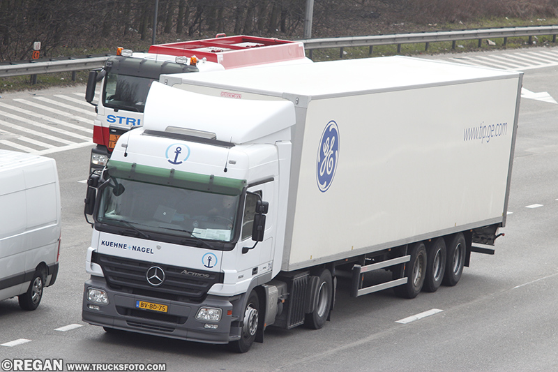 Mercedes-Benz Actros MP2 - Kuehne-Nagel.jpg
