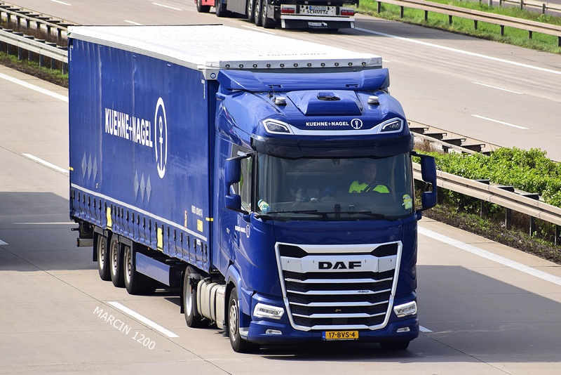 _DSC4982 KUEHNE+NAGEL-crop-DAF XG.JPG