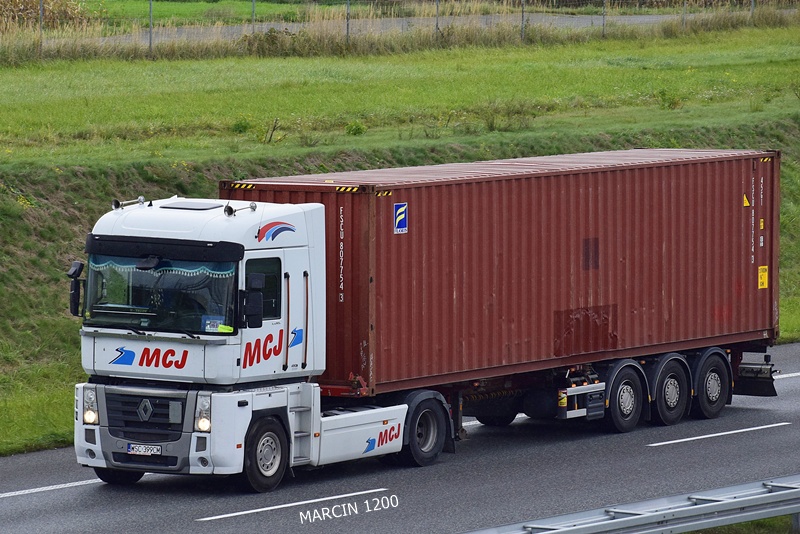 _DSC3097 MCJ-crop-RENAULT MAGNUM.JPG