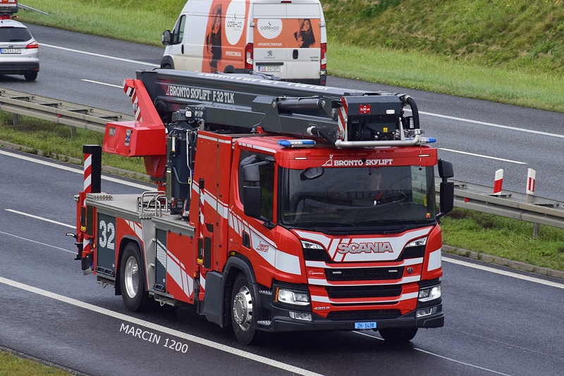 _DSC2969 STRAŻ POŻARNA ZAGRANICA-crop - SZWAJCARIA-SCANIA P420 NG - BRONTO SKYLIFT F32 TLK.JPG