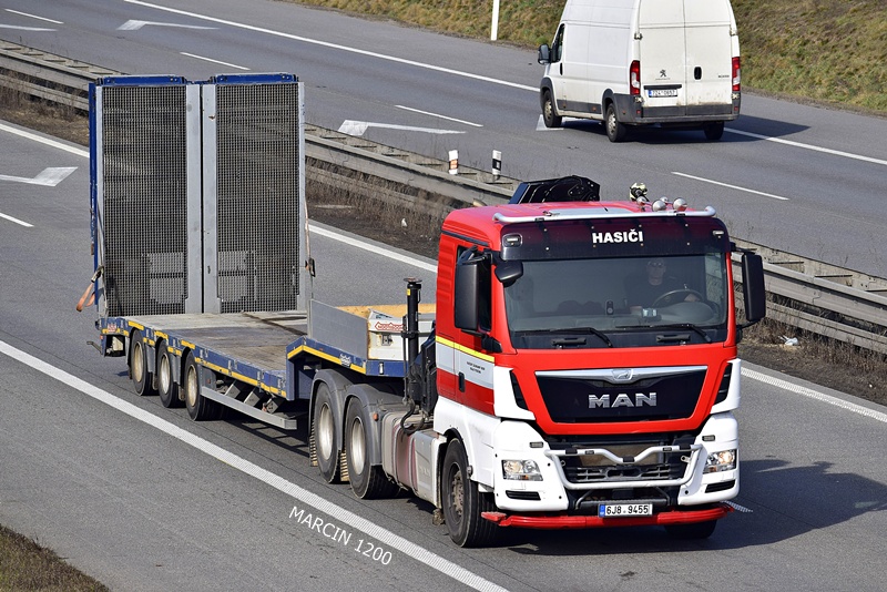 _DSC2199 HASICI STRAŻ-crop-MAN TGX.JPG