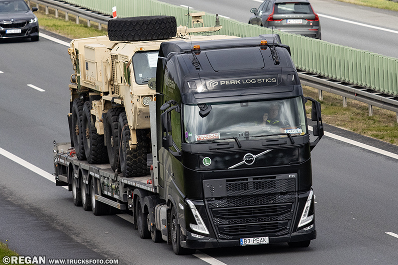 Volvo FH - Peak Logistics.jpg
