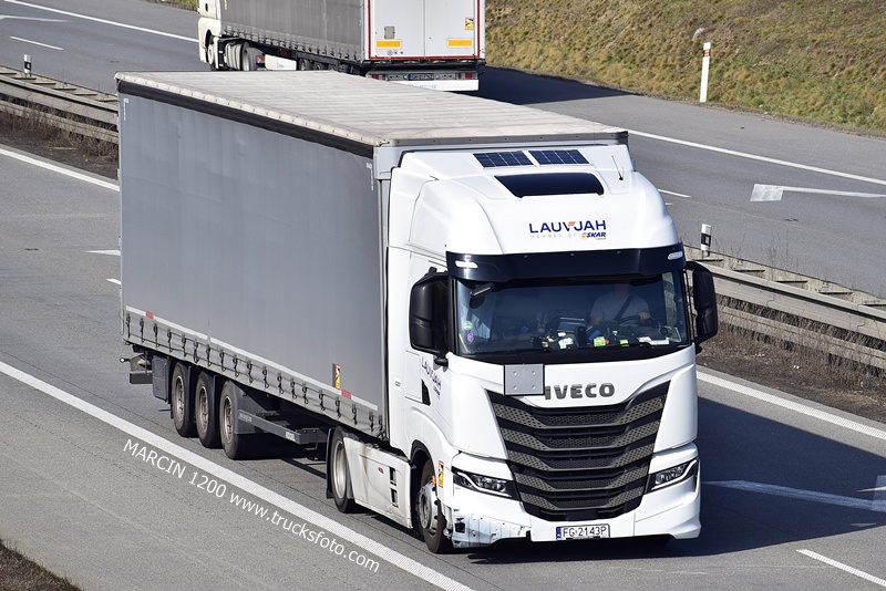 _DSC2341 LAUVJAH OSKAR-crop-IVECO S-WAY.JPG