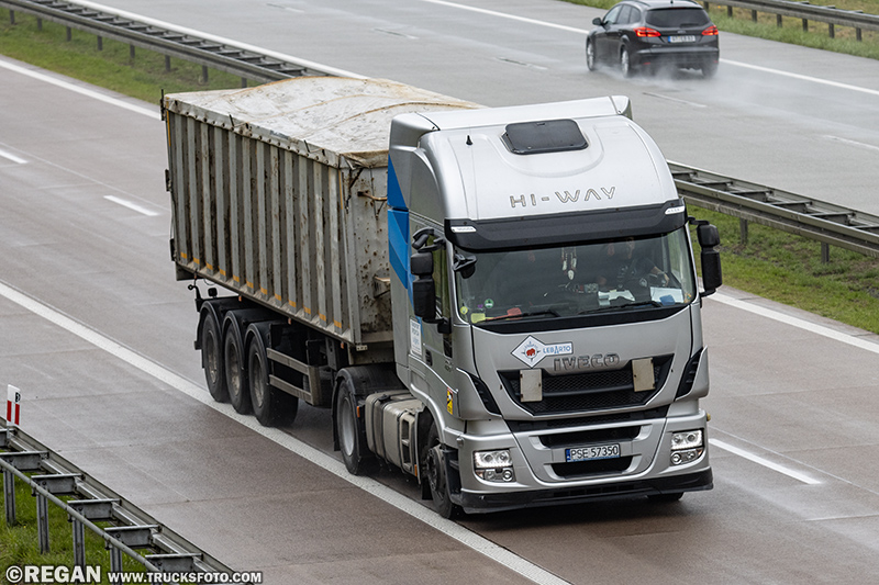 Iveco Stralis Hi-Way - Lebarto.jpg