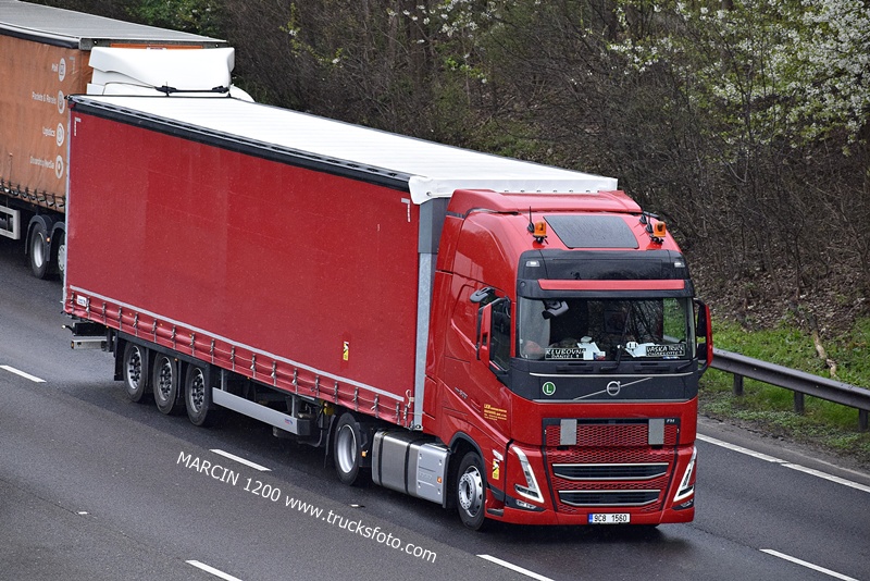 _DSC0090-crop-LKW Budweiser Spedition-VOLVO FH5.JPG