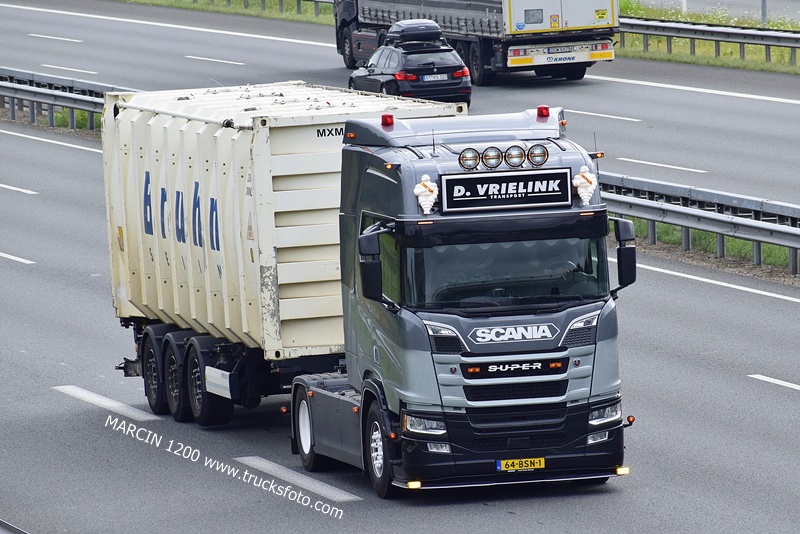 _DSC8612 D.VRIELINK-crop-SCANIA R NG SUPER.JPG