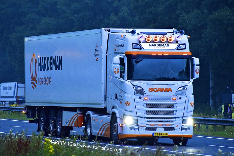 _DSC9579 HARDEMAN-crop-SCANIA S560 V8.JPG