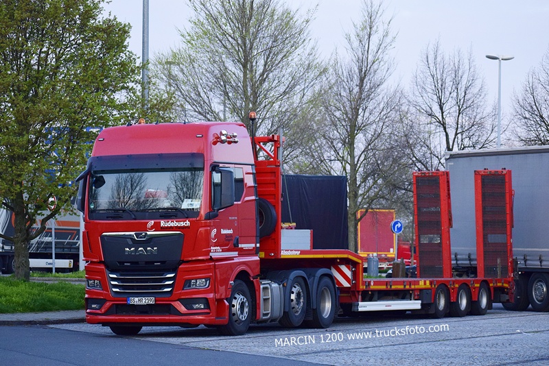 _DSC2517 RUDEBUSCH-crop-MAN TGX II.JPG