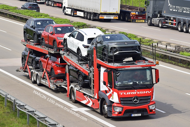 _DSC4576 TURINSKY-crop-ACTROS.JPG