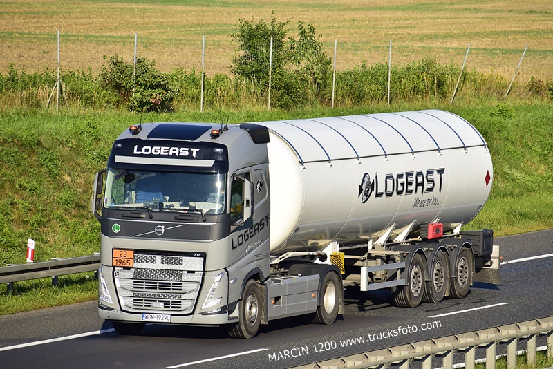 _DSC6693 LOGEAST-crop-VOLVO FH5.JPG