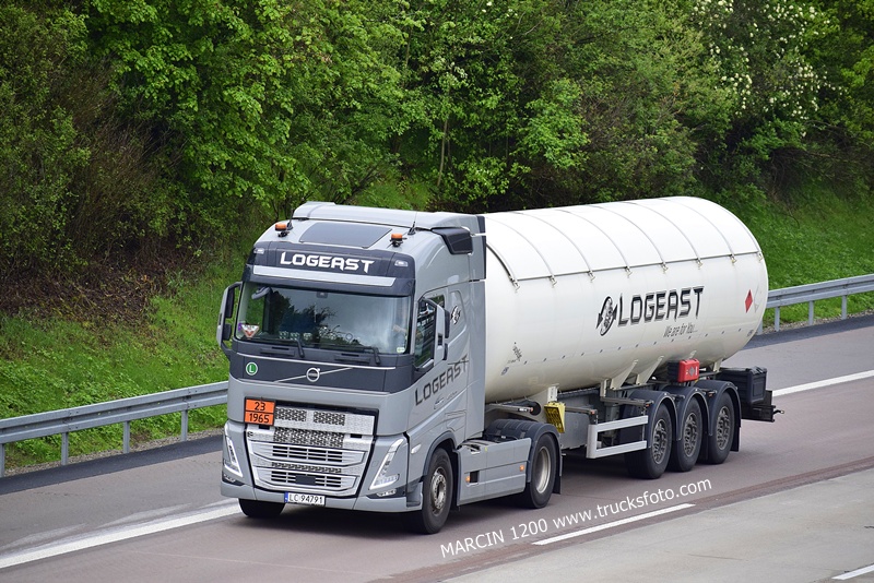 _DSC1094 LOGEAST-crop-VOLVO FH5.JPG