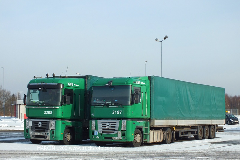 DSCF7137-crop-R-Group-RENAULT MAGNUM.jpg