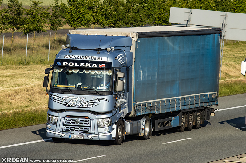 Renault Range T Ptak Trans.jpg