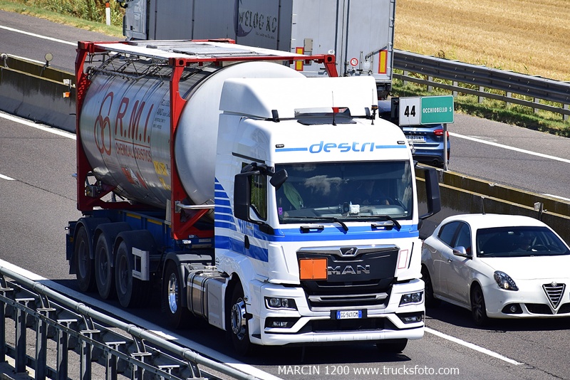 _DSC6132-crop-Destri-MAN TGS II.JPG