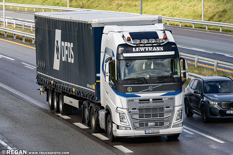 Volvo FH Lewtrans.jpg
