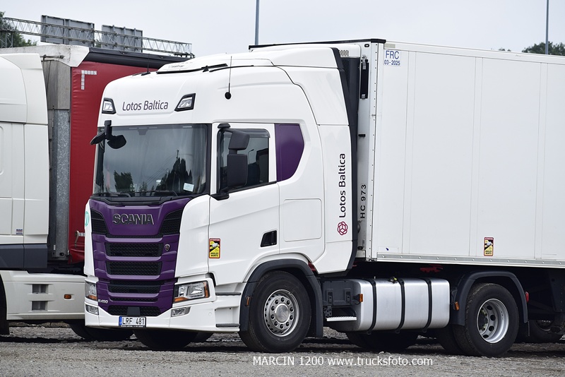 _DSC6329 LOTOS BALTICA-crop-SCANIA R450 NG.JPG