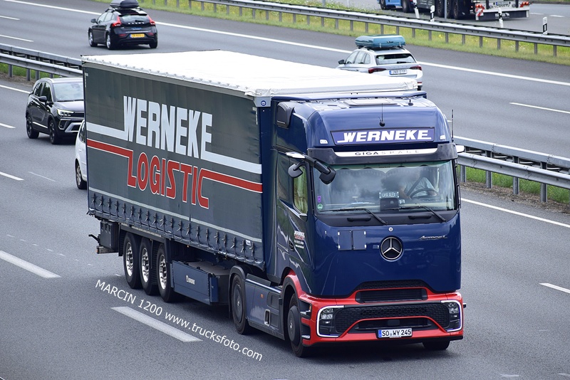 _DSC8925 WERNEKE Pro-crop-ActrosL ProCabin.JPG