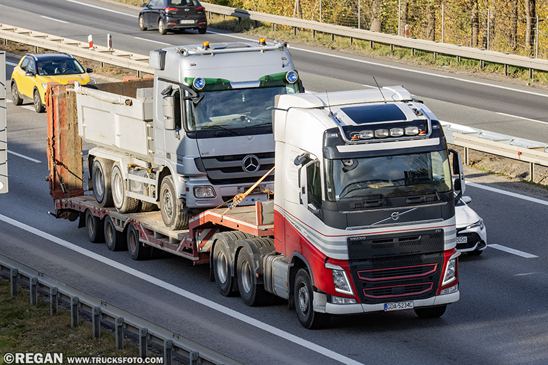 Volvo FH4 - Actros MP3 V8.jpg