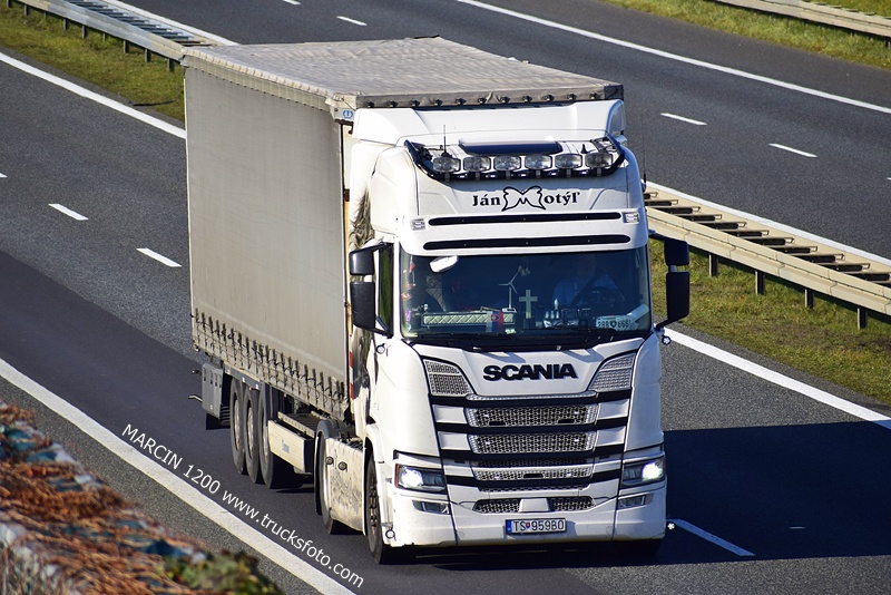 _DSC4111 JAN MOTYL-crop-SCANIA R NG.JPG