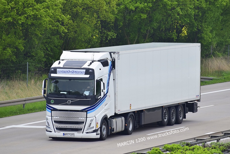 _DSC4131 WEST-TRANS-crop-VOLVO FH5.JPG