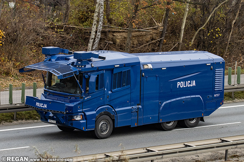 Scania P450 - Tajfun IV.jpg