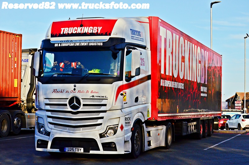 DSC_9590 TRUCKINGBY.JPG