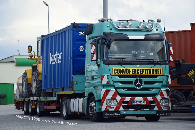 _DSC2216 TRANS RUBY-crop-ACTROS MP3.JPG