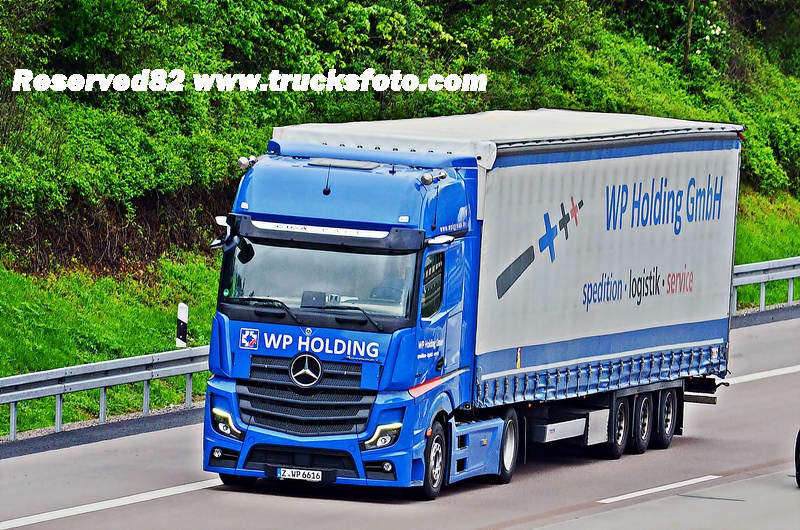 DSC_9465 WP HOLDING.JPG