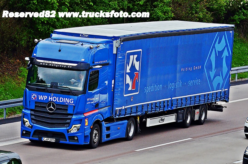 DSC_9440 WP HOLDING.JPG